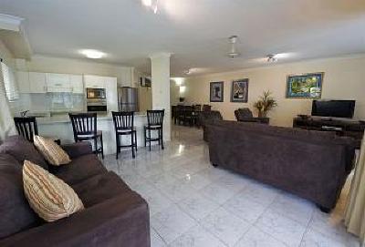 фото отеля Costa Royale Beachfront Apartments Trinity Beach Cairns