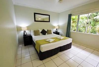 фото отеля Costa Royale Beachfront Apartments Trinity Beach Cairns