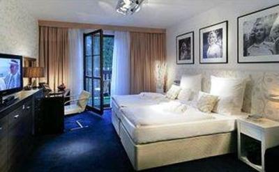 фото отеля Savoy Royal Hotel
