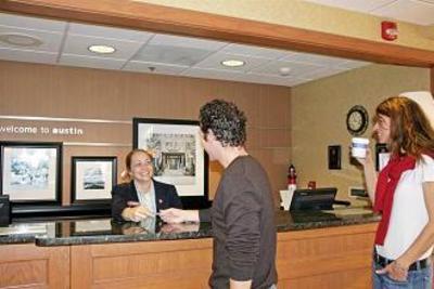 фото отеля Hampton Inn Austin - Airport