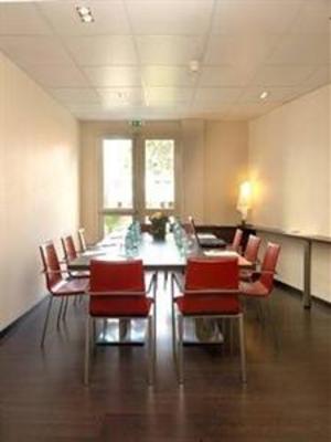фото отеля Hotel Ariana Villeurbanne