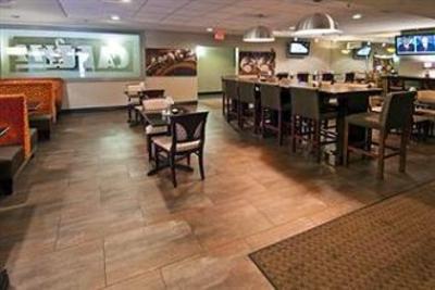 фото отеля Holiday Inn Hotel and Suites