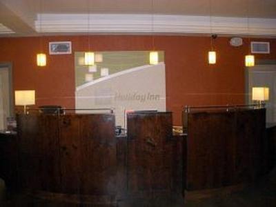 фото отеля Holiday Inn Hotel and Suites