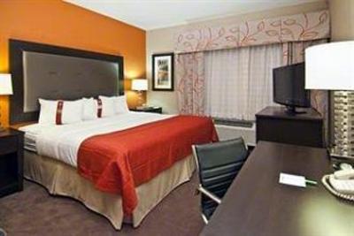 фото отеля Holiday Inn Hotel and Suites