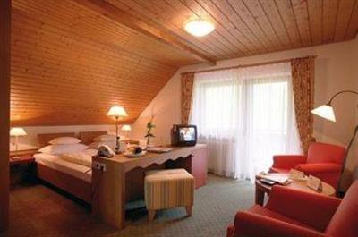 фото отеля Landidyll Hotel Zum Kreuz