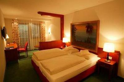 фото отеля Landidyll Hotel Zum Kreuz