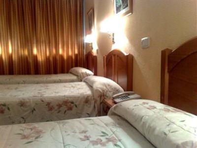 фото отеля Hostal Al-Qazeres