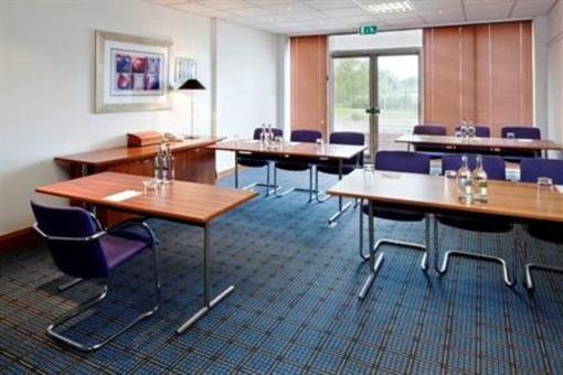 фото отеля Holiday Inn Basildon
