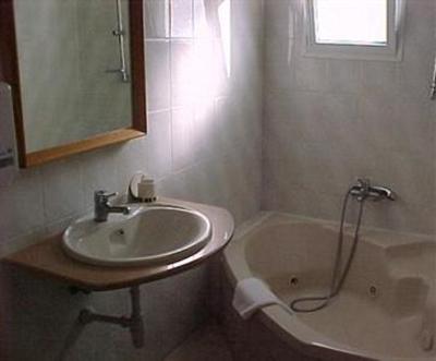 фото отеля Nuriel Guest House