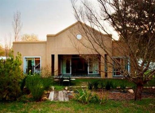 фото отеля Plumbago Cottage