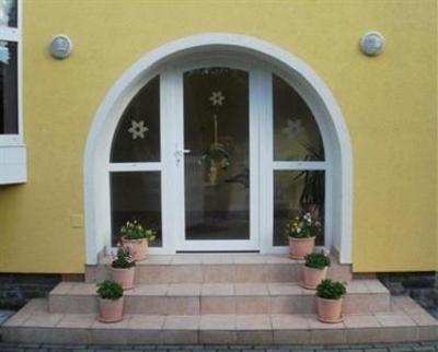 фото отеля Yellow Apartment House