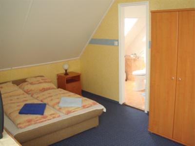 фото отеля Yellow Apartment House