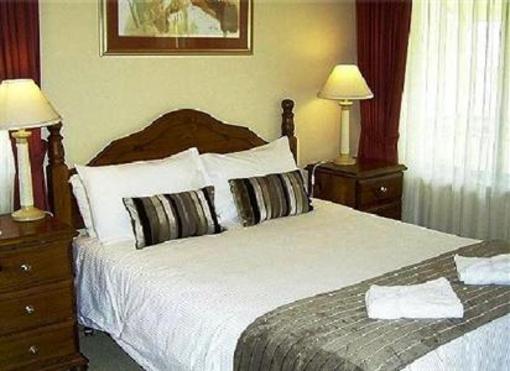 фото отеля Lake Macquarie Resort Accommodation Cams Wharf