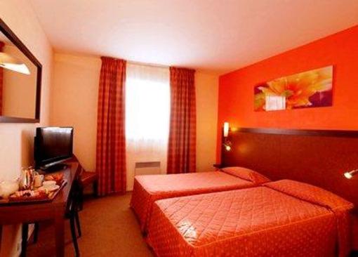 фото отеля Quality Inn Paris la Defense