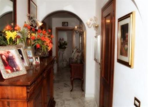 фото отеля Lucilla's World B&B