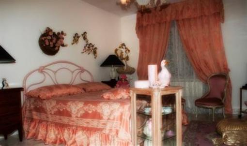 фото отеля Lucilla's World B&B