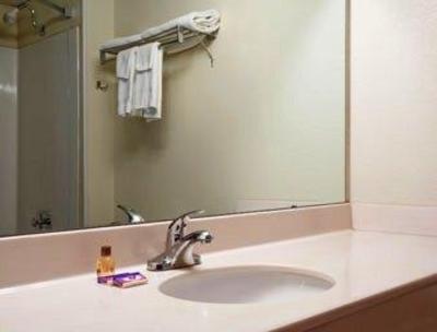 фото отеля Knights Inn Salina KS