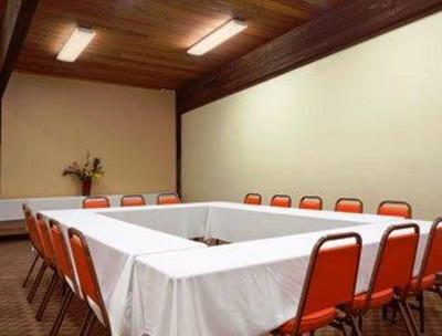 фото отеля Knights Inn Salina KS