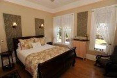 фото отеля Ludington House Bed And Breakfast