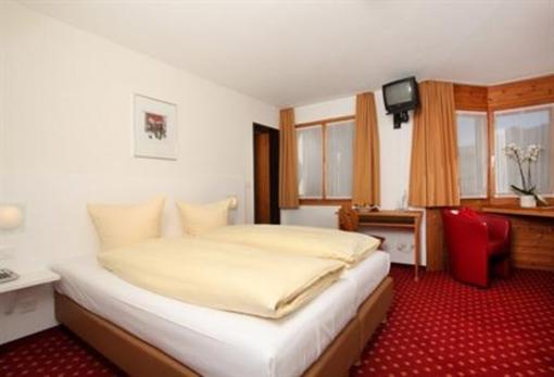 фото отеля Hotel Central Obersaxen