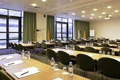 фото отеля Hotel Ibis Lyon Bron Eurexpo