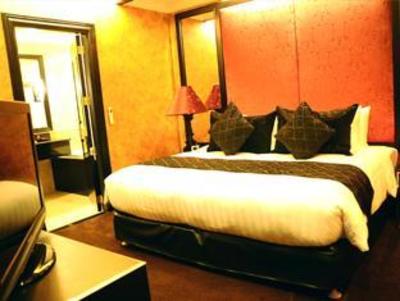 фото отеля Fields Plaza Suites Condo-Hotel