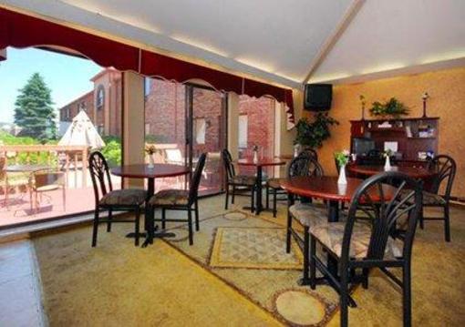 фото отеля Quality Inn and Suites North Toledo (Ohio)