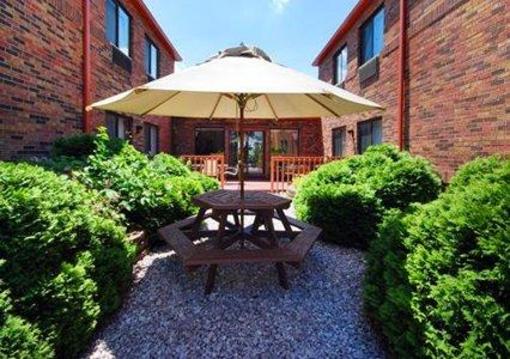 фото отеля Quality Inn and Suites North Toledo (Ohio)