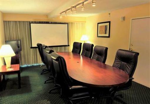 фото отеля Courtyard by Marriott Louisville Downtown