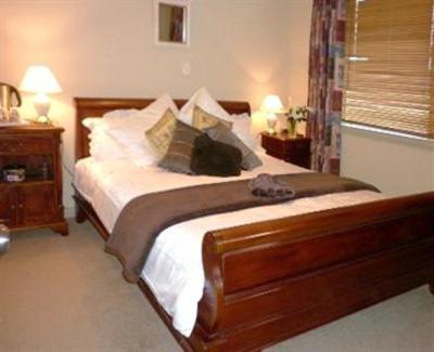 фото отеля Mangrove Manor Bed & Breakfast