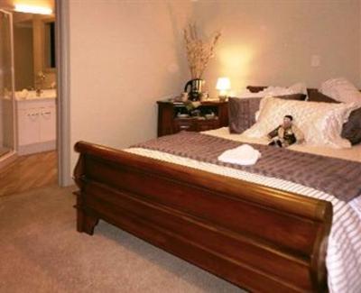 фото отеля Mangrove Manor Bed & Breakfast