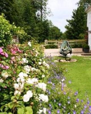фото отеля Overtown Manor B&B Swindon