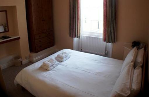 фото отеля Olivers Guest House