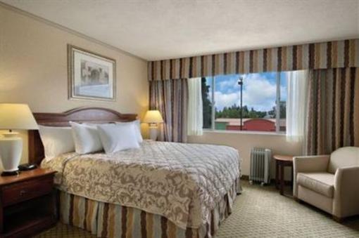фото отеля Red Lion Hotel Tacoma