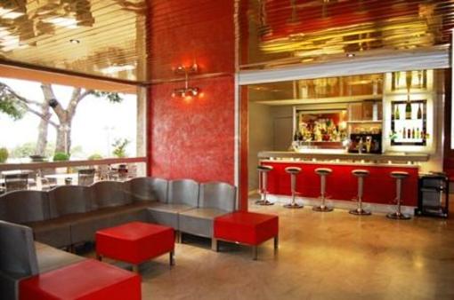 фото отеля Hotel Saint Roch Martigues