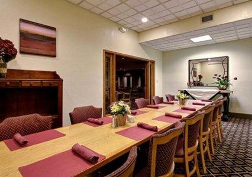 фото отеля Clarion Hotel Muscatine