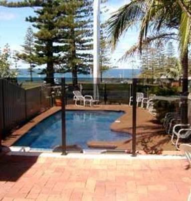 фото отеля Beach House Holiday Apartments