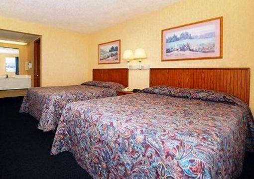 фото отеля Econo Lodge Inn & Suites Lake of the Ozarks
