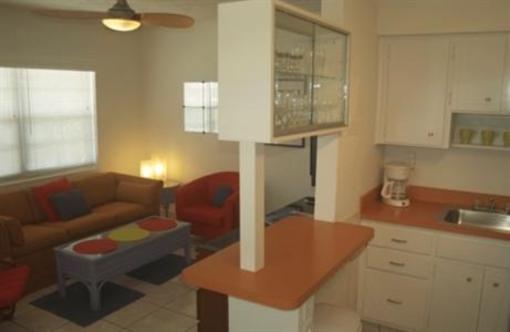 фото отеля Deerfield Buccaneer Resort Apartments