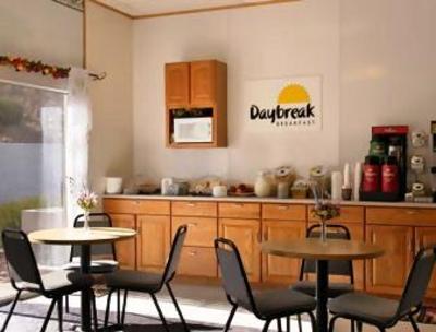 фото отеля Econo Lodge Lucky Lane