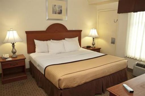 фото отеля Best Western Plus Holiday Sands Inn & Suites