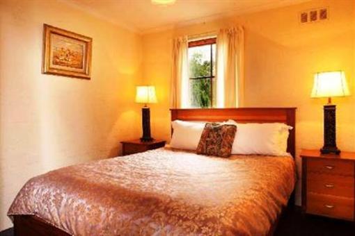 фото отеля Fiona's Bed and Breakfast - Launceston B&B