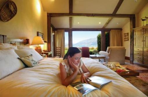 фото отеля Blanket Bay Lodge Glenorchy