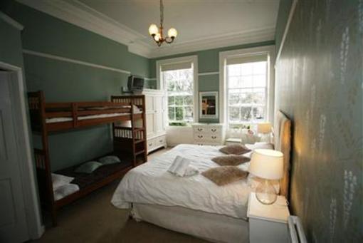 фото отеля Blossoms Guest House York