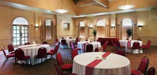 фото отеля Embassy Suites Hotel Phoenix-North