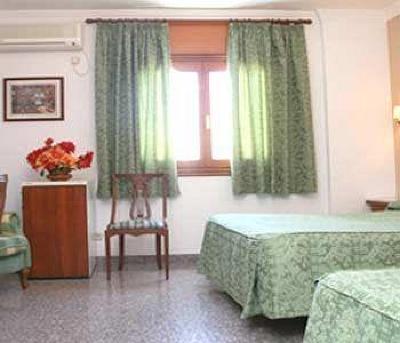 фото отеля Hostal NerjaSol
