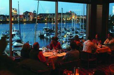 фото отеля Coast Victoria Harbourside