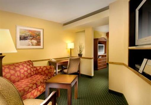 фото отеля Fairfield Inn & Suites Marshall