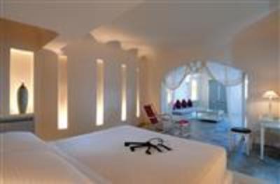 фото отеля Andronis Luxury Suites
