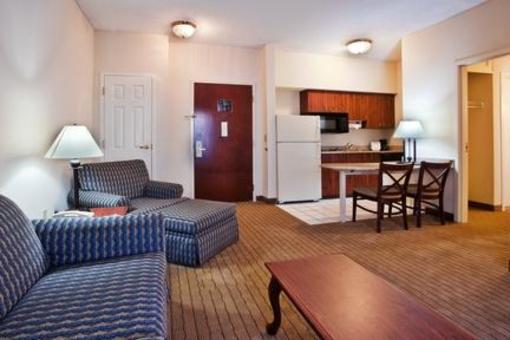 фото отеля Holiday Inn Hotel and Suites Peachtree City